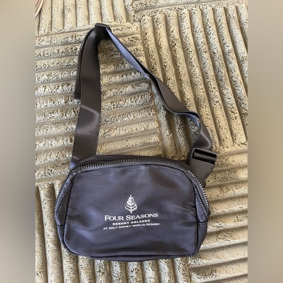New black beltbag from Four Seasons Resort Orlando - Picture 5 of 6